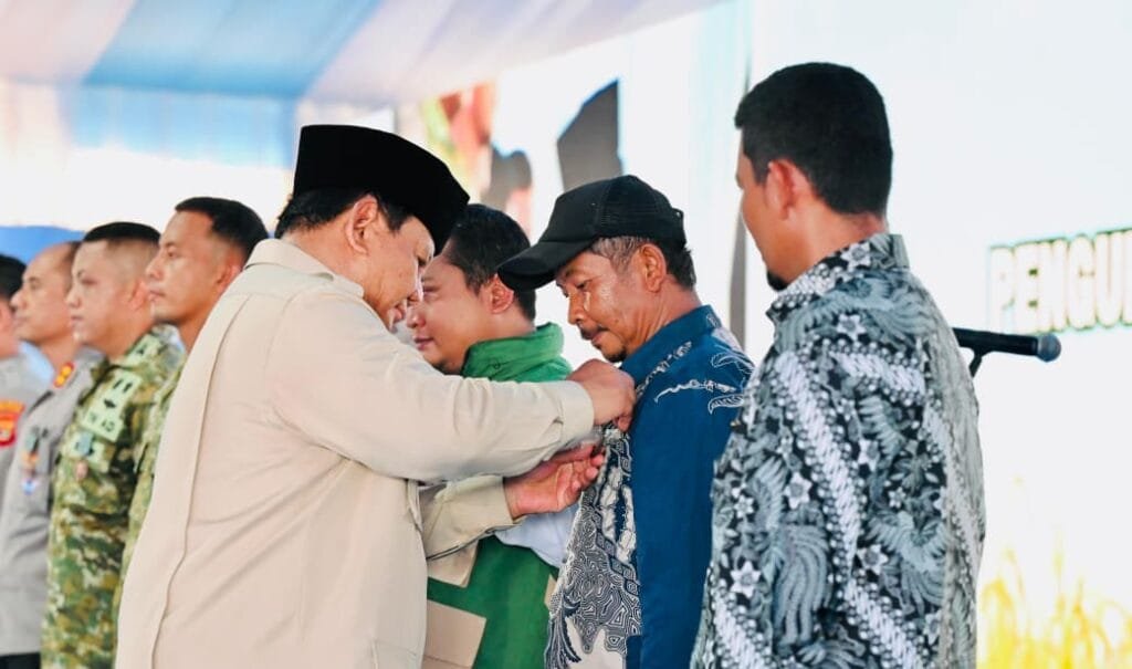 Prabowo Beri Tanda Kehormatan bagi Pejuang Ketahanan Pangan