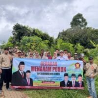 Gerindra Cimahi menggelar aksi tanam pohon dan doa bersama sebagai bentuk kepedulian lingkungan dan solidaritas kemanusiaan
