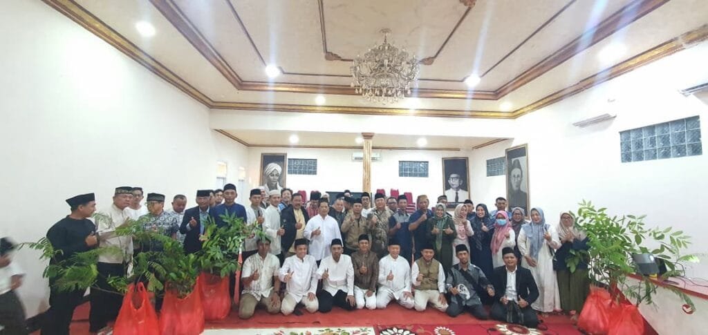 Jefry Romdonny dan Ano Suksena memimpin aksi tanam pohon Gerindra Majalengka awal 2026