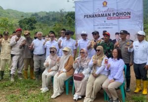 Suasana doa bersama Gerindra Kabupaten Sumedang di penghujung 2025