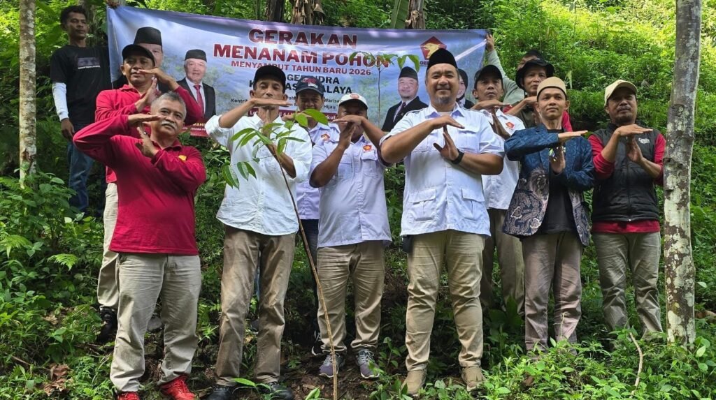 Gerakan menanam pohon Gerindra Kota Tasikmalaya di Balekota dan dapil