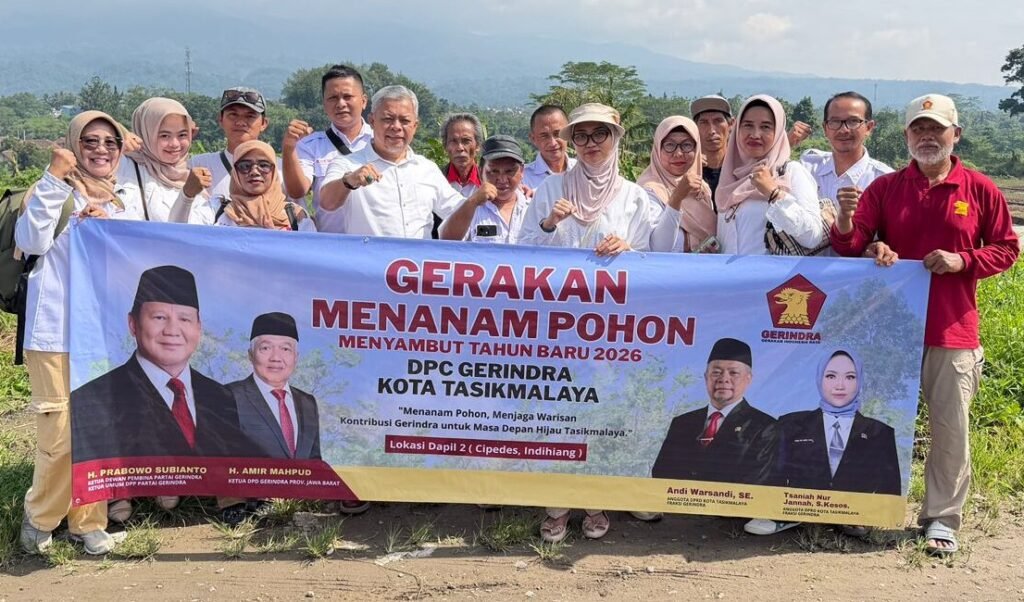 Anggota Fraksi Gerindra DPRD Kota Tasikmalaya ikut dalam gerakan menanam pohon di berbagai dapil