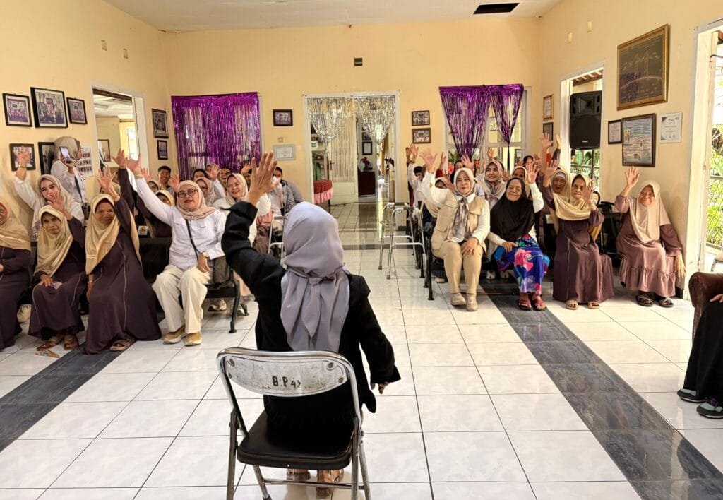 Prasetyawati dan PIRA Jabar giat sosial di Panti Sosial Tresna Werdha Budi Pertiwi