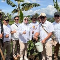 Pipih Supriati memimpin aksi tanam pohon Gerindra Bandung Barat