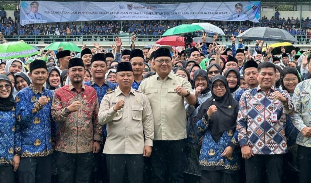 Pradi Supriatna dan suasana pelantikan lebih dari 7.000 PPPK Paruh Waktu di Stadion Merpati, Kota Depok