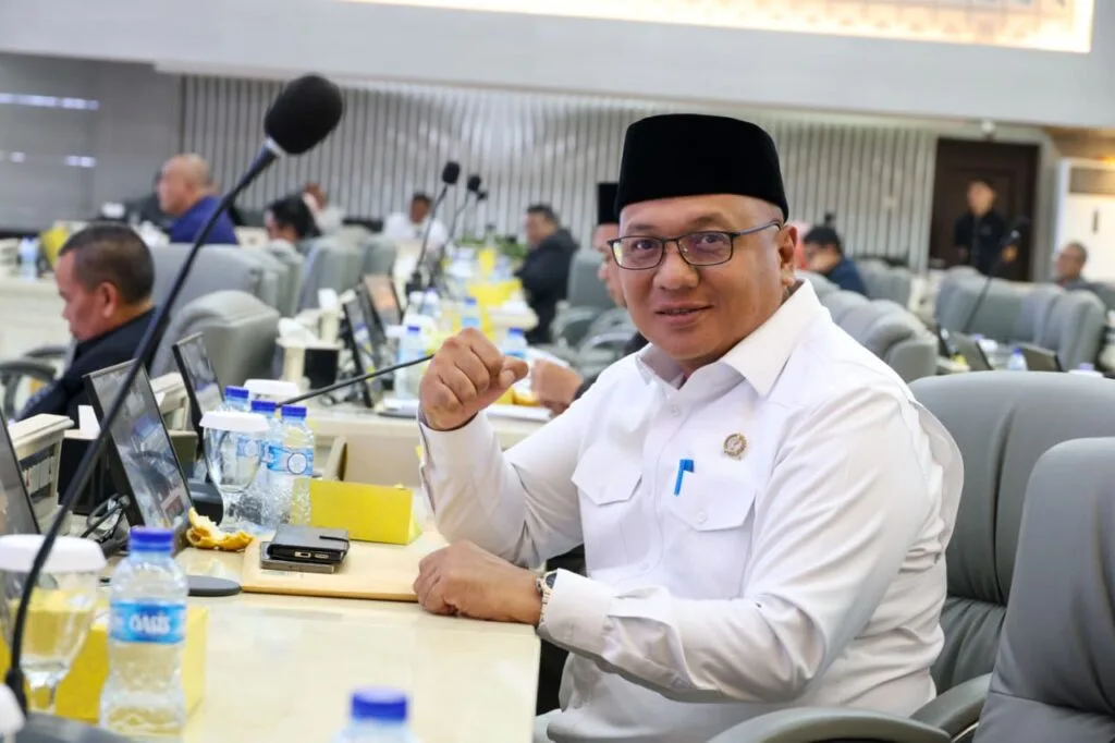 Pradi Supriatna menyampaikan penjelasan terkait kebijakan pajak kendaraan bermotor Jawa Barat tahun 2026