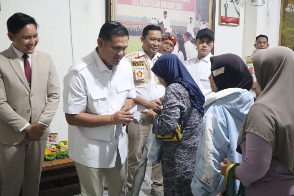 Penyerahan santunan dhuafa dalam HUT ke-18 Gerindra Cianjur
