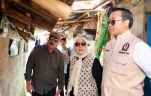 Rizaldy Danar Priambodo saat peninjauan Program Listrik Desa di Kota Cimahi.