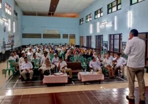 DPC Gerindra Pangandaran memberikan santunan kepada anak yatim pada HUT ke-18 Gerindra di Cijulang