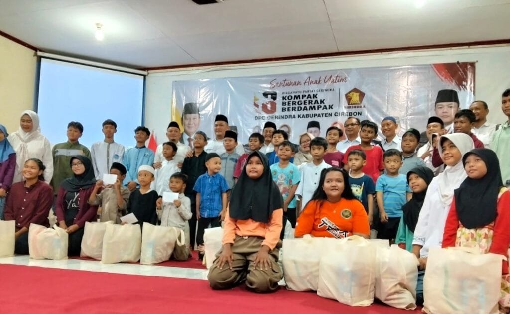 
Santunan 63 anak yatim dalam peringatan HUT ke-18 Gerindra Kabupaten Cirebon