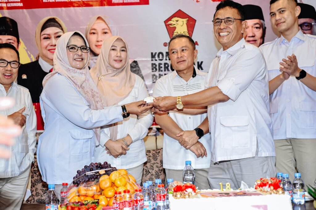 Sri Laelasari memimpin aksi sosial Gerindra Kuningan dalam momentum HUT ke-18
