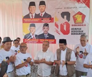 Pipin Arif Apilin saat kegiatan HUT ke-18 Gerindra Ciamis bersama pengurus partai.