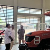 Kelompok tani binaan menerima bantuan alsintan dari Kementerian Pertanian di Kabupaten Garut.