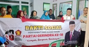 Aslim mengunjungi lansia dalam rangka HUT ke-18.