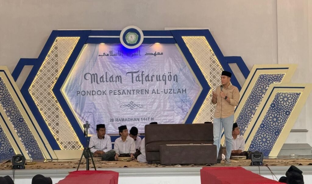 Abdul Karim dalam kegiatan buka puasa bersama santri