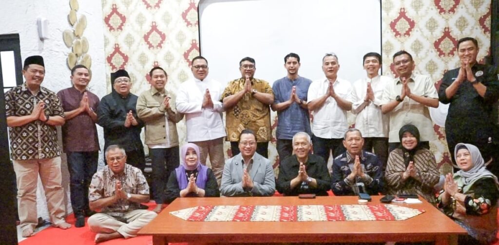 Anggota DPRD Jawa Barat menghadiri buka puasa bersama Gerindra Jabar
