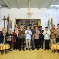 Buky Wibawa saat kunjungan kerja di Kota Cirebon