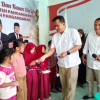 Pengurus DPC Gerindra Pangandaran menggelar kegiatan santunan anak yatim dan dhuafa di bulan Ramadan