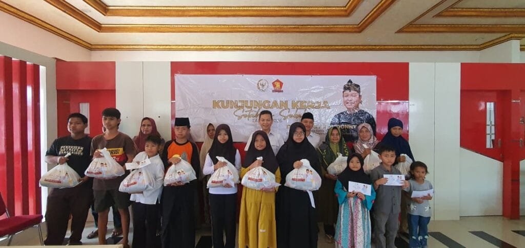 Gerindra Majalengka memberikan santunan kepada anak yatim dan duafa