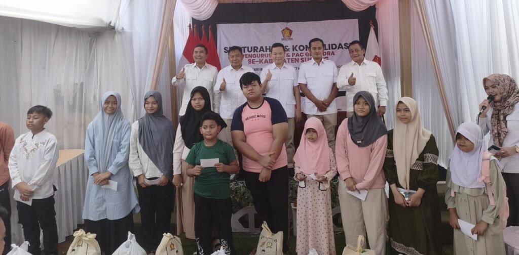 Gerindra Subang memberikan santunan kepada anak yatim dalam kegiatan Jumat Berkah
