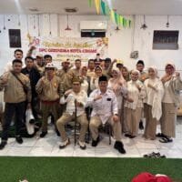 Kader Gerindra Cimahi membagikan takjil kepada masyarakat pada Ramadan