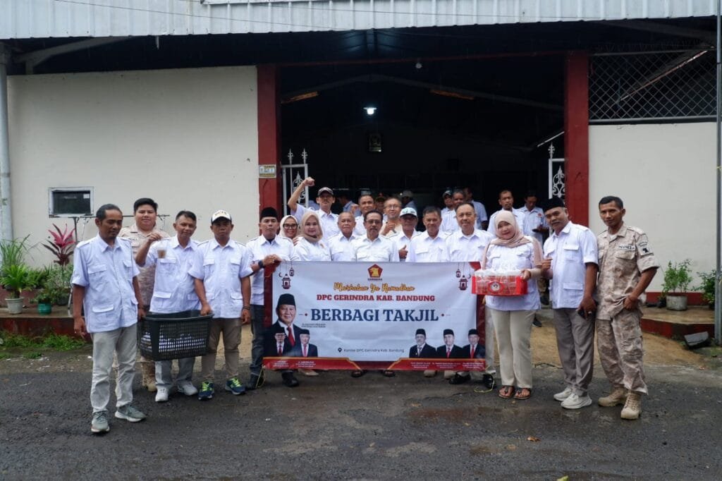 Kader Gerindra Kabupaten Bandung mengikuti buka puasa bersama dalam giat Ramadan