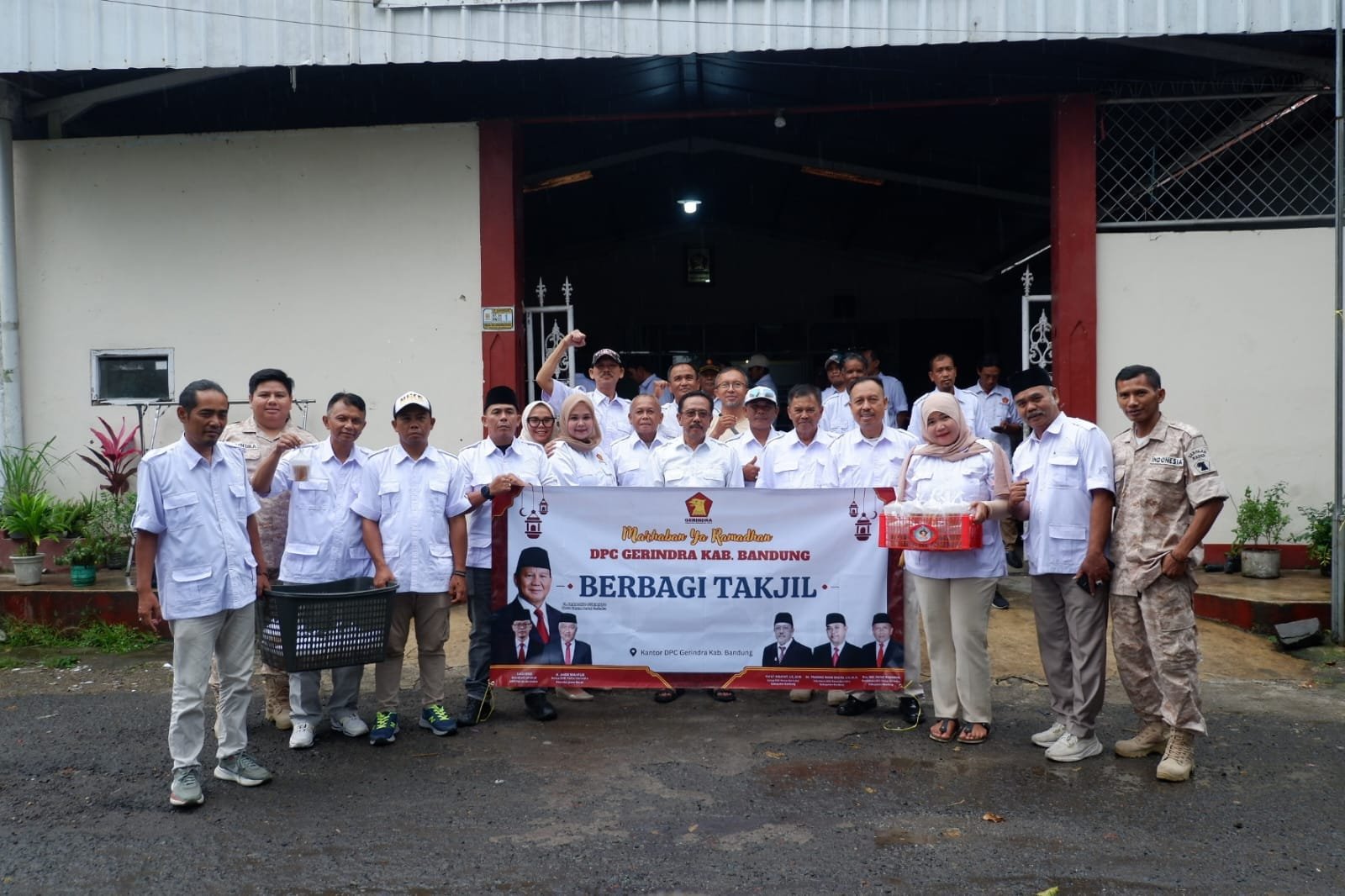 Giat Ramadan Gerindra Kabupaten Bandung, 300 Takjil Dibagikan untuk Warga