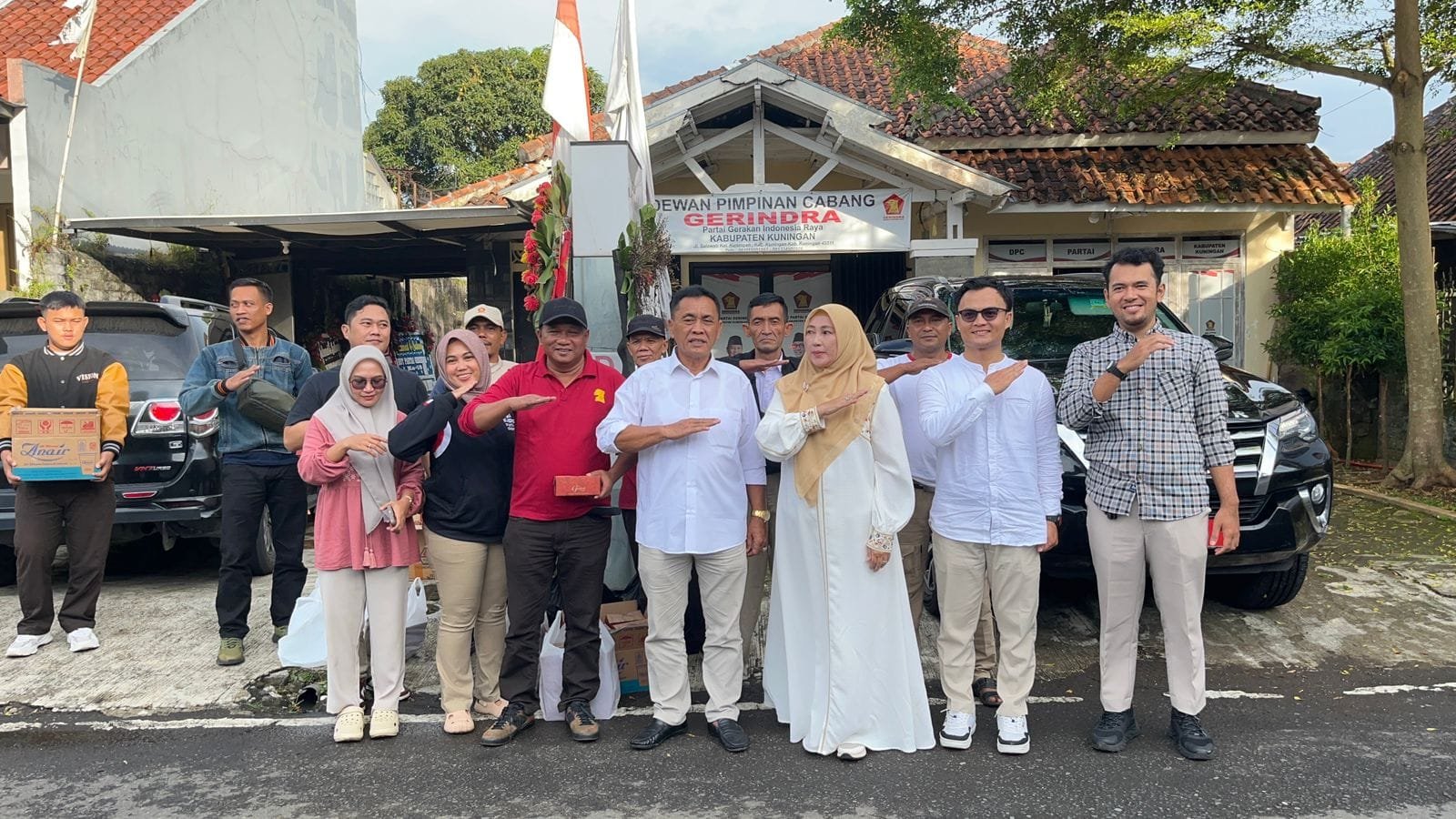 Gerindra Kuningan Turun ke Jalan, Bagikan Ratusan Takjil untuk Masyarakat