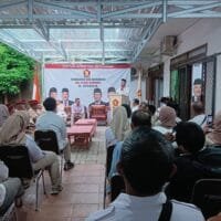 Ketua DPC Gerindra Kota Bogor Sopian bersama kader saat kegiatan Ramadan
