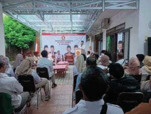 Ketua DPC Gerindra Kota Bogor Sopian bersama kader saat kegiatan Ramadan