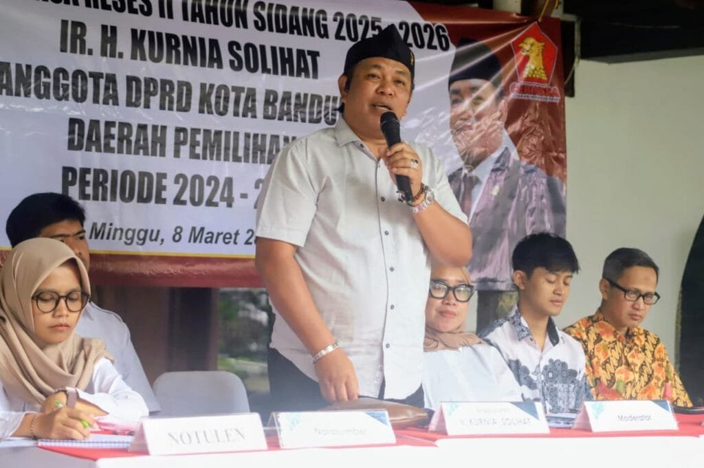Kurnia Solihat saat kegiatan reses DPRD Kota Bandung bersama warga RW 07 Kelurahan Sukaluyu