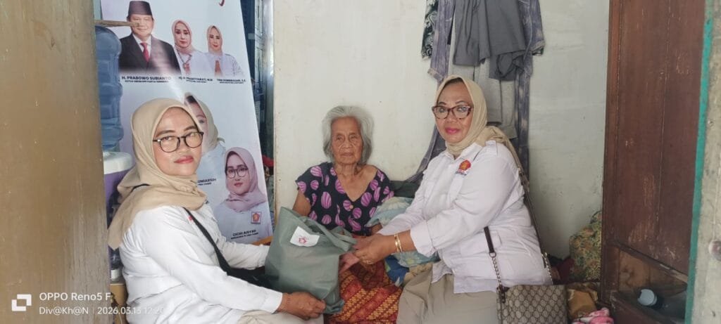 PC PIRA Ciamis menyalurkan bantuan sembako kepada masyarakat di Tonjong Ciamis