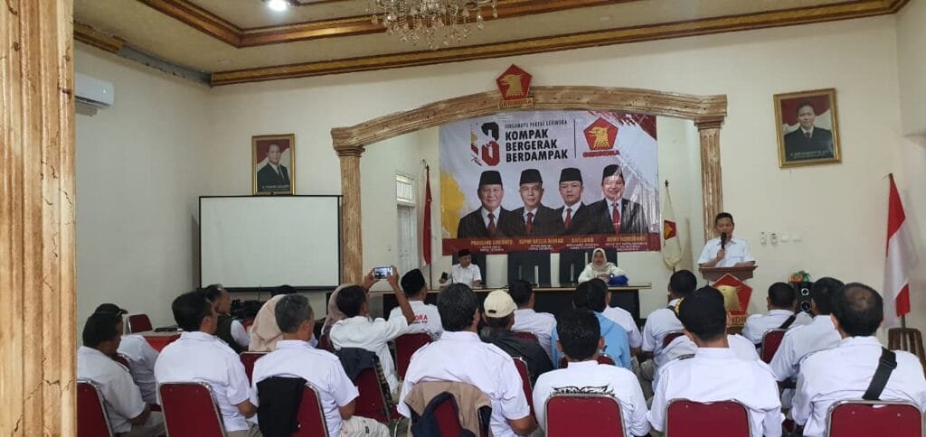 Pengurus DPC dan Ketua PAC Gerindra Majalengka dalam kegiatan silaturahmi
