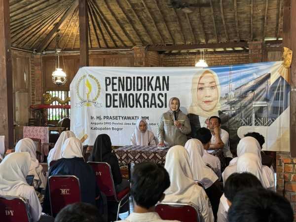 Prasetyawati Dorong Pendidikan Politik bagi Siswa SMA di Bogor