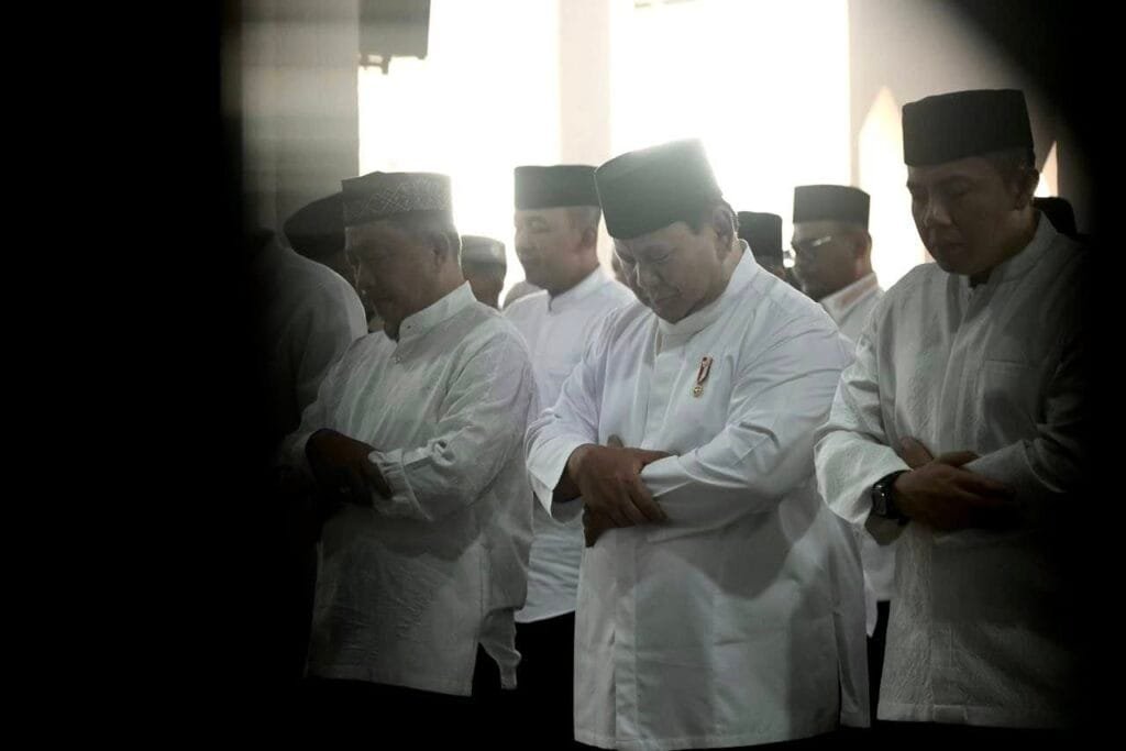 Presiden Prabowo Subianto melaksanakan shalat Id bersama warga di Aceh Tamiang