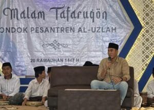 Santri Pondok Pesantren Al Uzlah saat buka puasa ramadan bersama Abdul Karim