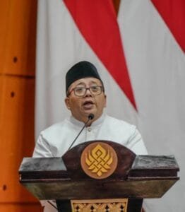 Ricky Kurniawan menyampaikan tausiyah tentang toleransi ibadah dalam silaturahmi pegawai Kementerian Kebudayaan