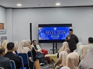 Ricky Kurniawan memberikan tausiyah kepada para kepala SMK dalam kegiatan Forum SMK Kabupaten Bogor