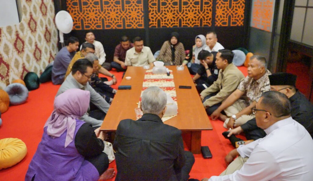 Kegiatan silaturahmi dan buka puasa bersama DPD Gerindra Jawa Barat di Bandung