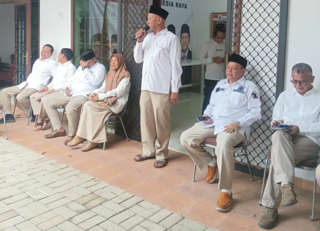 Ketua DPC Gerindra Kota Bogor Sopian Ali Agam bersama PAC, ranting, dan sayap partai dalam Halal Bihalal