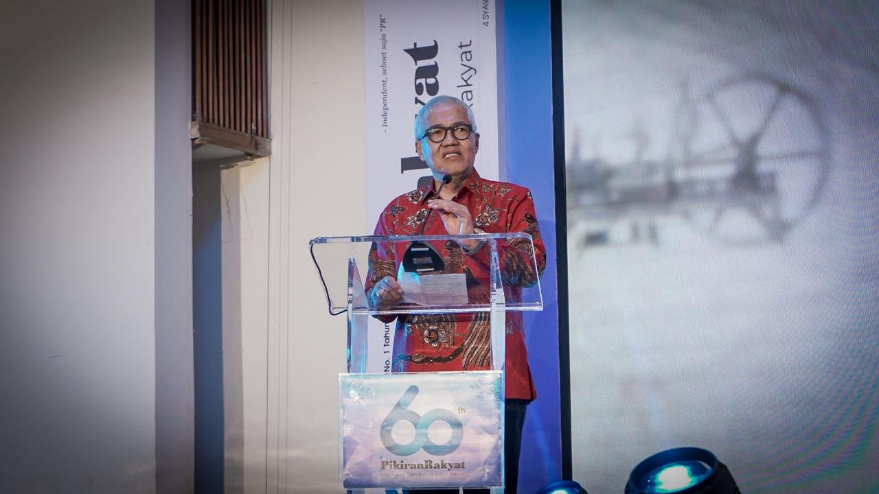 Amir Mahpud Ketua Gerindra Jabar Menerima Penghargaan Pikiran Rakyat