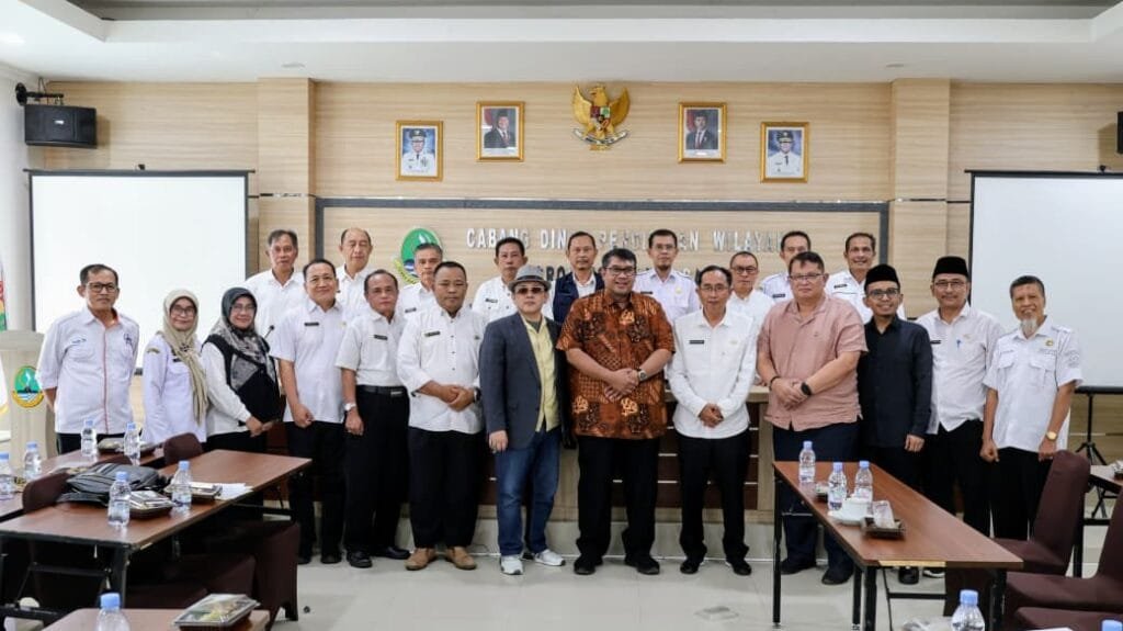 George Edwin Sugiharto Tinjau Status Lahan SMA SMK di Cirebon