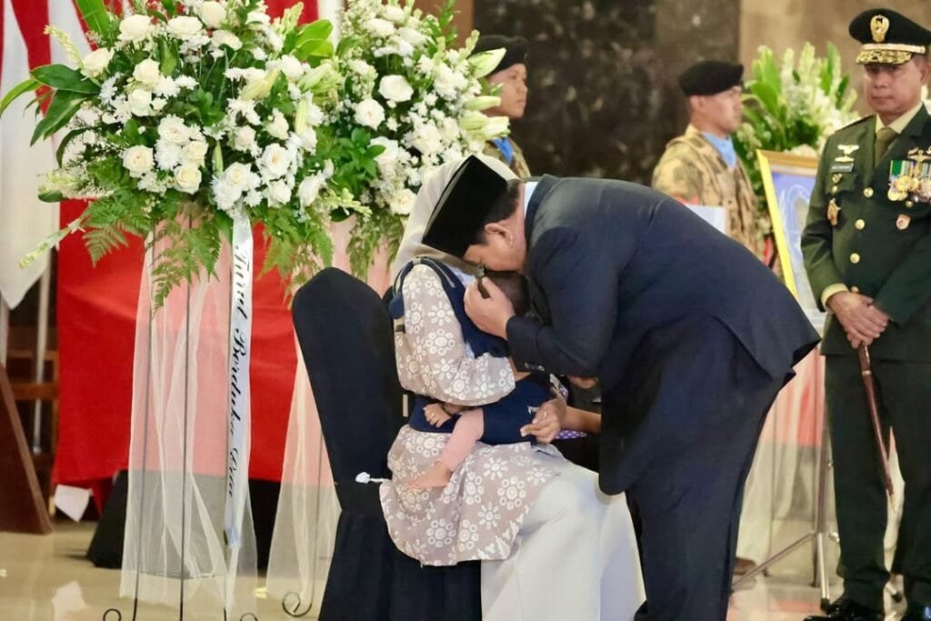 Presiden memberikan dukungan kepada keluarga prajurit TNI yang gugur