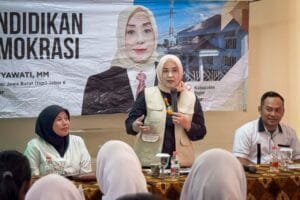 Prasetyawati Gelar Pendidikan Demokrasi di SMAN 1 Kemang Bogor