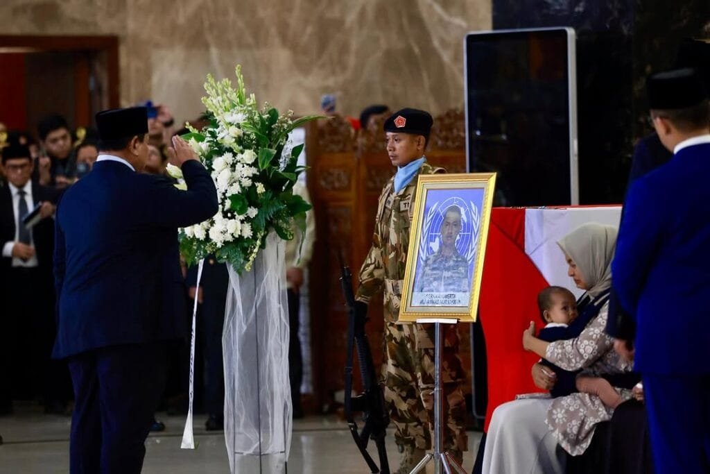 Suasana Khidmat Penghormatan Prajurit TNI Gugur