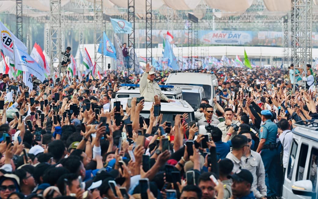 Antusiasme Buruh Sambut Prabowo di Monas, Suarakan Harapan dan Apresiasi