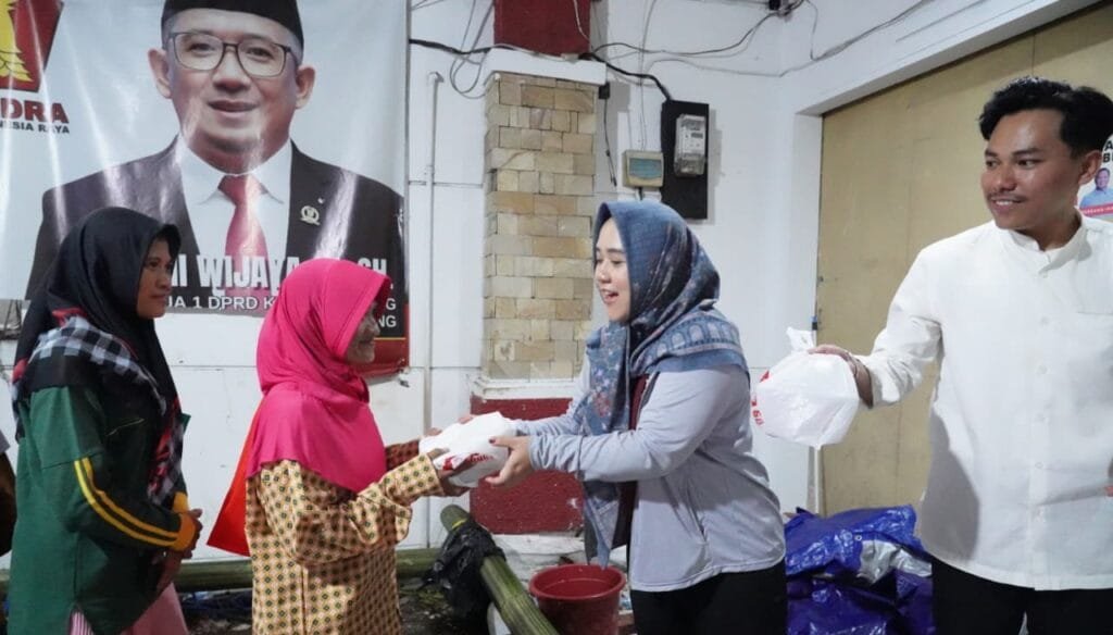 Gerindra Kota Bandung Tebar 1.500 Paket Daging Kurban untuk Warga