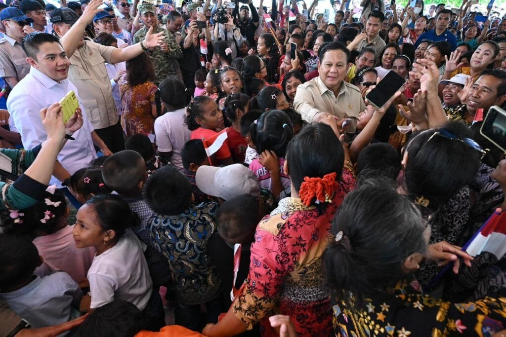 Prabowo Disambut Meriah Warga dan Pelajar di Miangas