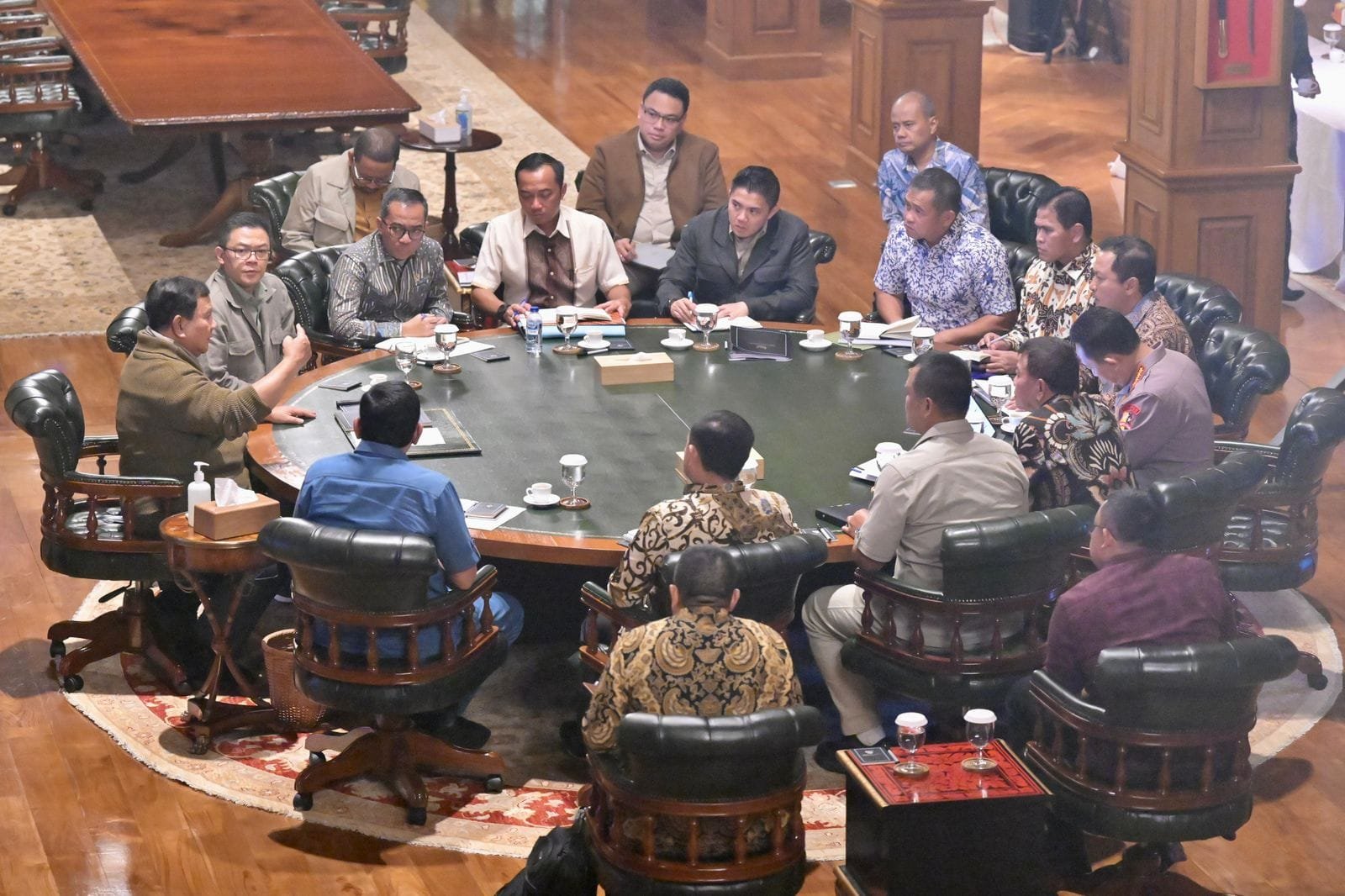 Prabowo Bahas Aspirasi Pekerja dan Peran Kampus dalam Ratas di Hambalang