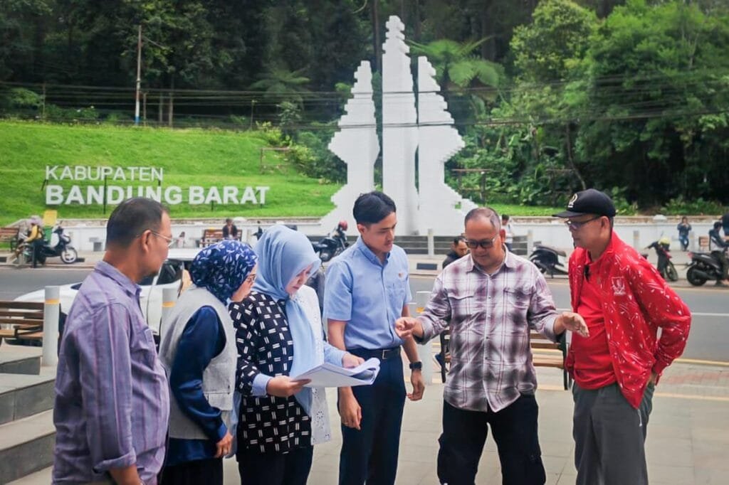 Prasetyawati Tinjau Pembangunan Gapura Perbatasan